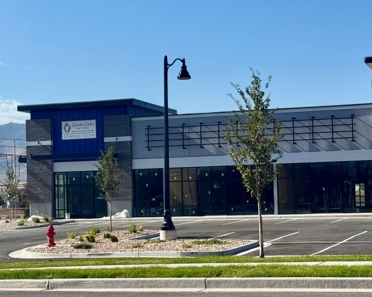 More Photos Of 166 Pioneer Crossing, Saratoga Springs Restaurant For Lease