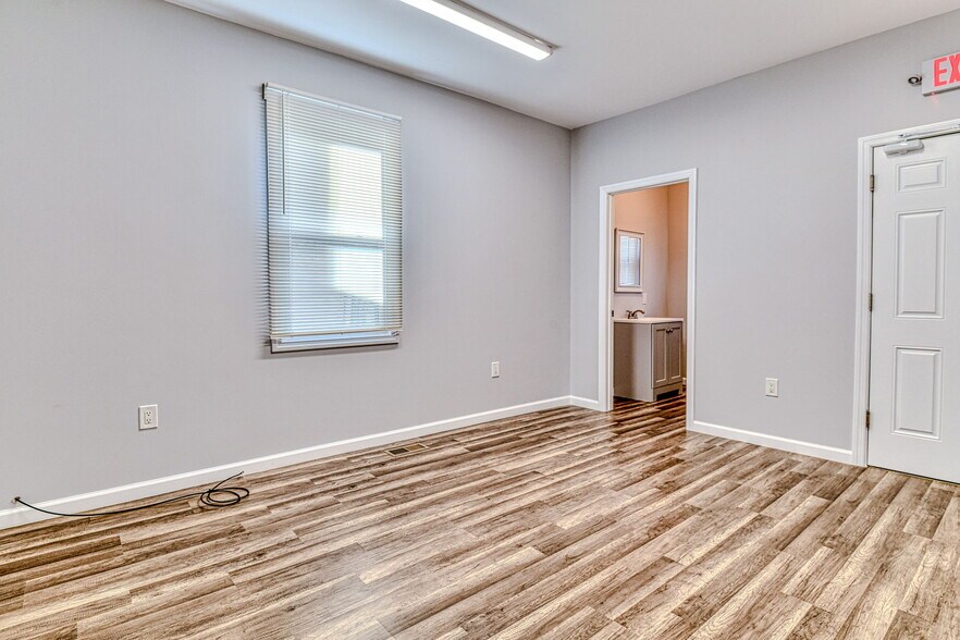 More Photos Of 137 Main St, Sayreville Storefront Retail Residential For Lease