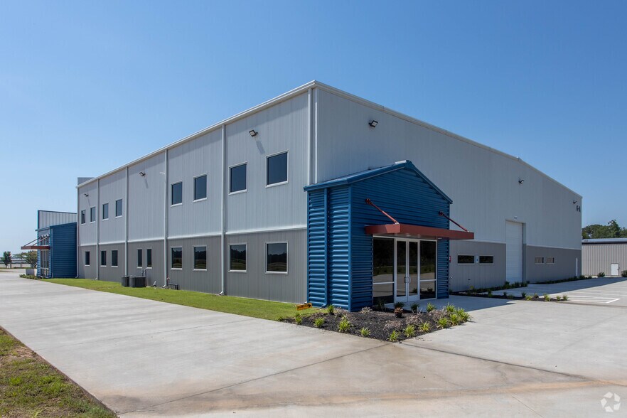 More Photos Of 10030 Airport Rd, Conroe Airplane Hangar For Sale