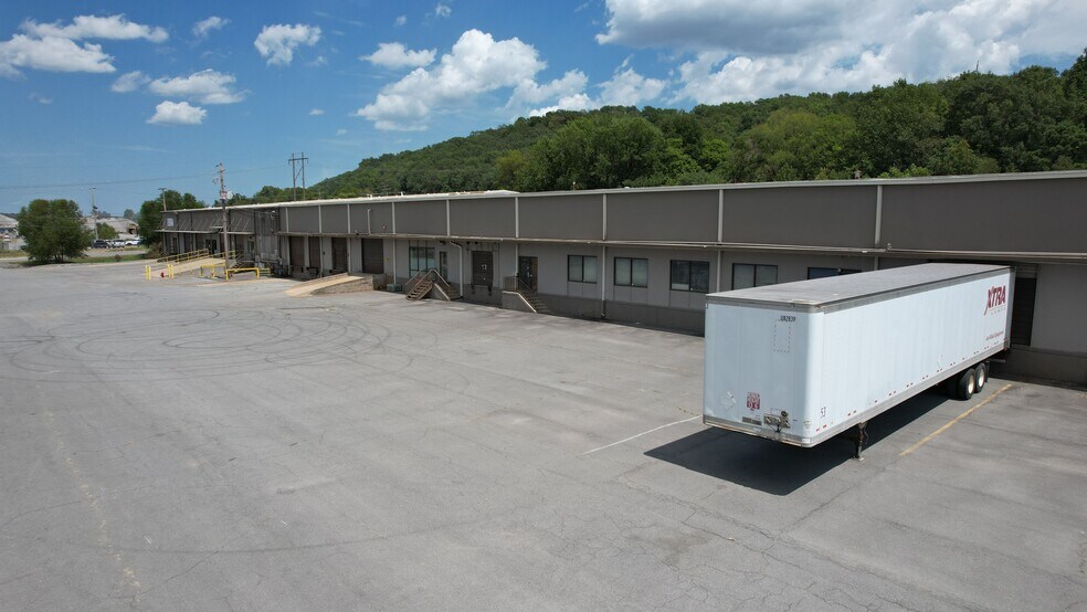 More Photos Of 1900 W 65th St, Little Rock Distribution For Lease