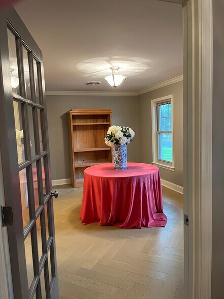 More Photos Of 1061 W Rex Rd, Memphis Office For Sale