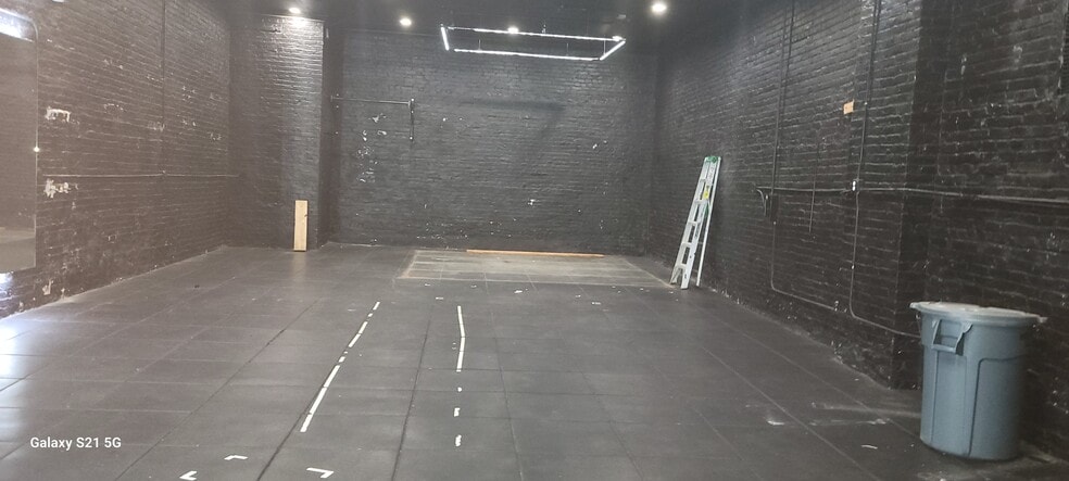 More Photos Of 65 Scholes St, Brooklyn Storefront Retail Residential For Lease