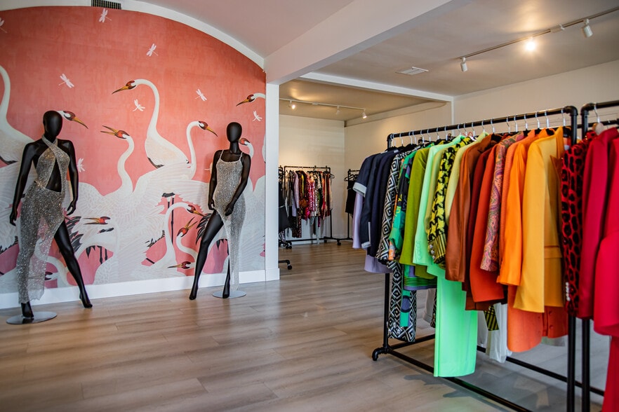 More Photos Of 927 N La Cienega Blvd, Los Angeles General Retail For Lease