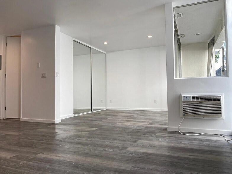 More Photos Of 1627 N Poinsettia Pl, Los Angeles Apartments For Sale
