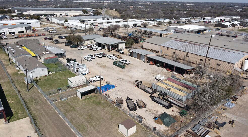 More Photos Of 405 Industrial Blvd, Mansfield Warehouse For Lease