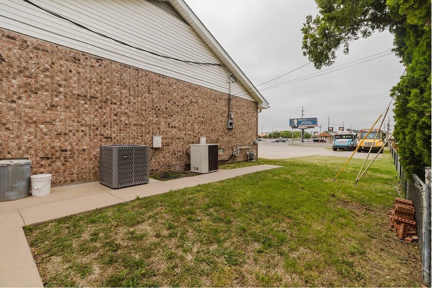 More Photos Of 1319 E 17th Ave, Hutchinson Religious Facility For Sale