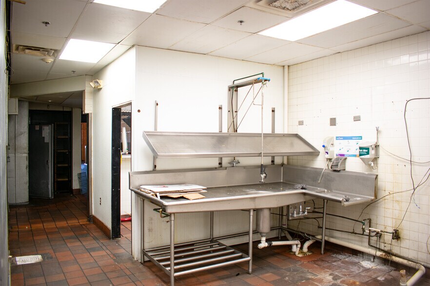 More Photos Of 1801 N Plano Rd, Richardson Specialty For Lease