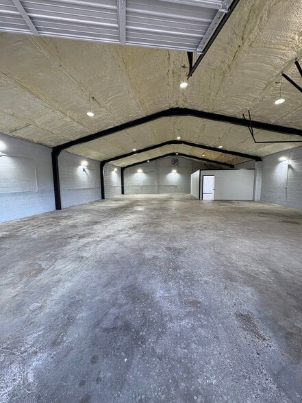 More Photos Of 6251 Griggs Rd, Houston Warehouse For Sale