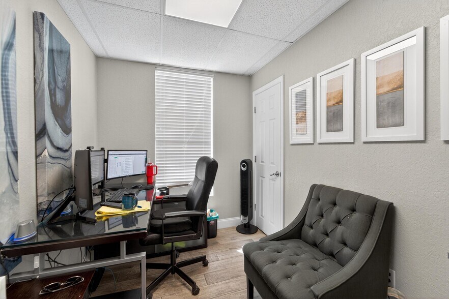 More Photos Of 3411 N 29th St, Tampa Office For Sale