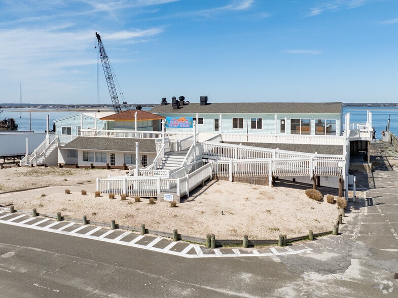 More Photos Of 363 Beach rd, Hampton Bays Restaurant For Lease