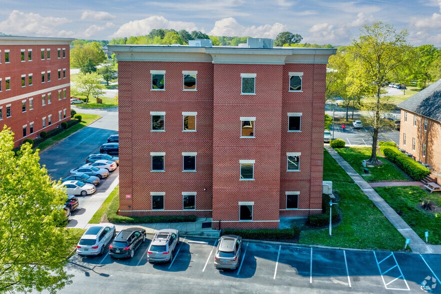 More Photos Of 582 Lynnhaven Pky, Virginia Beach Unknown For Lease