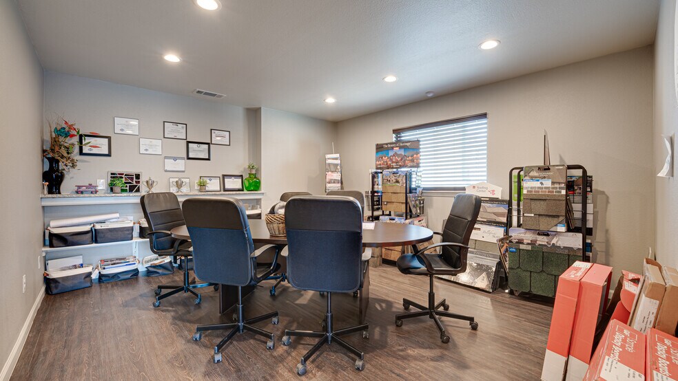 More Photos Of 350 English Trl, Venus Warehouse For Lease