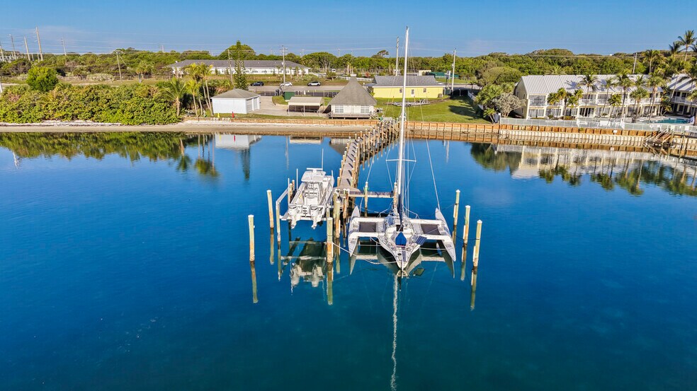 More Photos Of 18947 SE Federal Hwy, Jupiter Freestanding For Sale