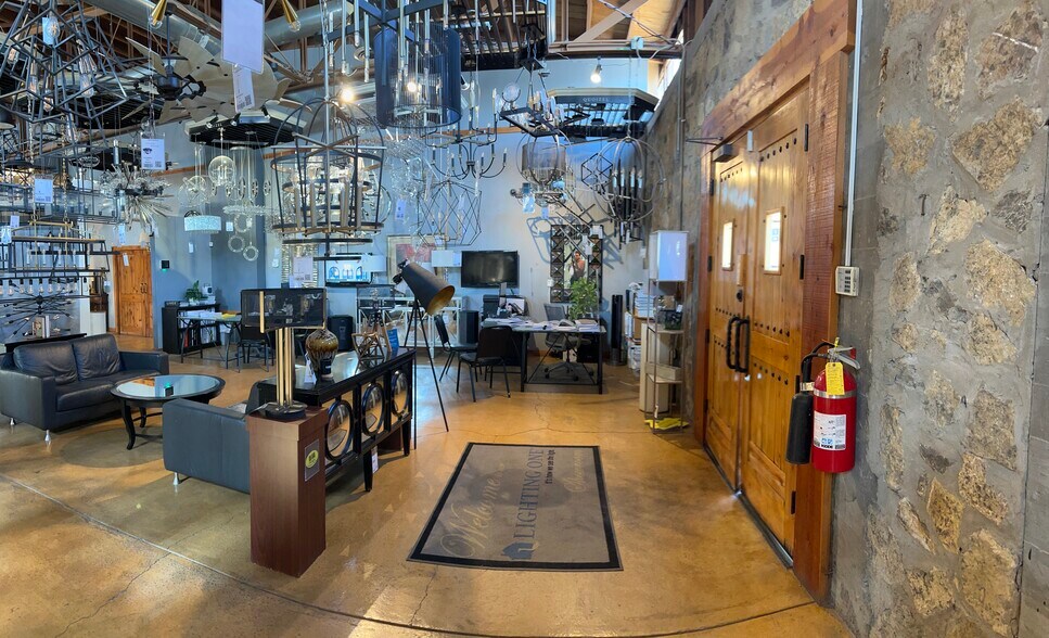 More Photos Of 2131 E Missouri Ave, El Paso General Retail For Sale