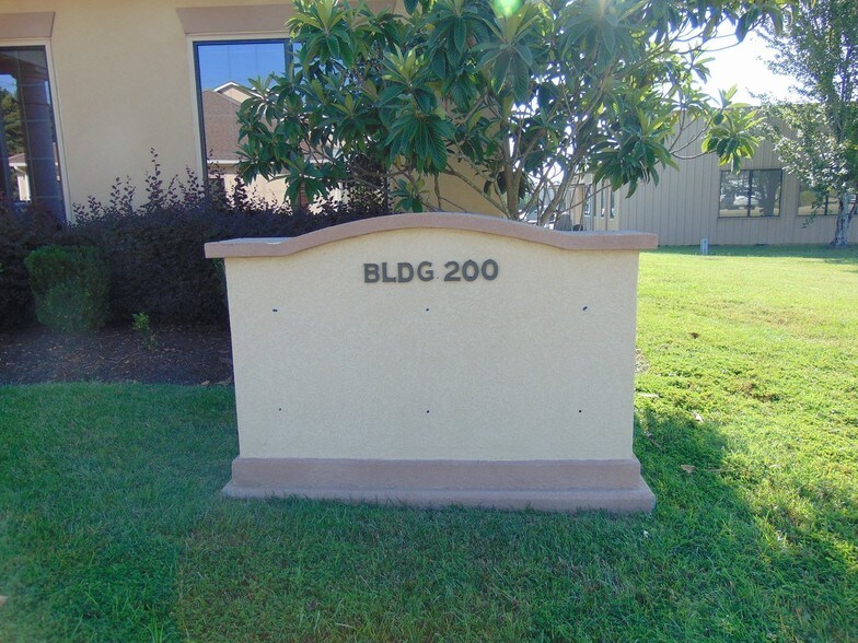 More Photos Of 708 N Ashley Ridge Loop, Shreveport Office For Sale