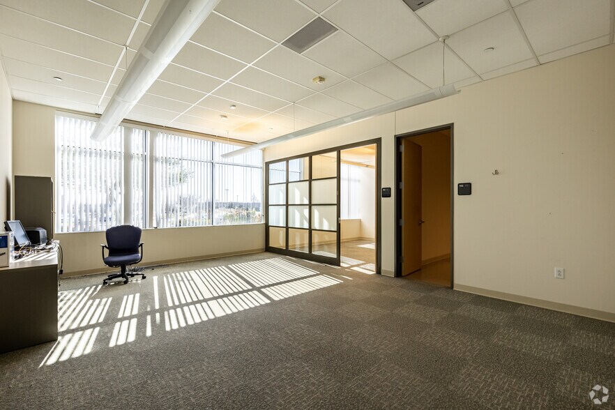 More Photos Of 4616 S US Highway 75, Denison Medical For Lease