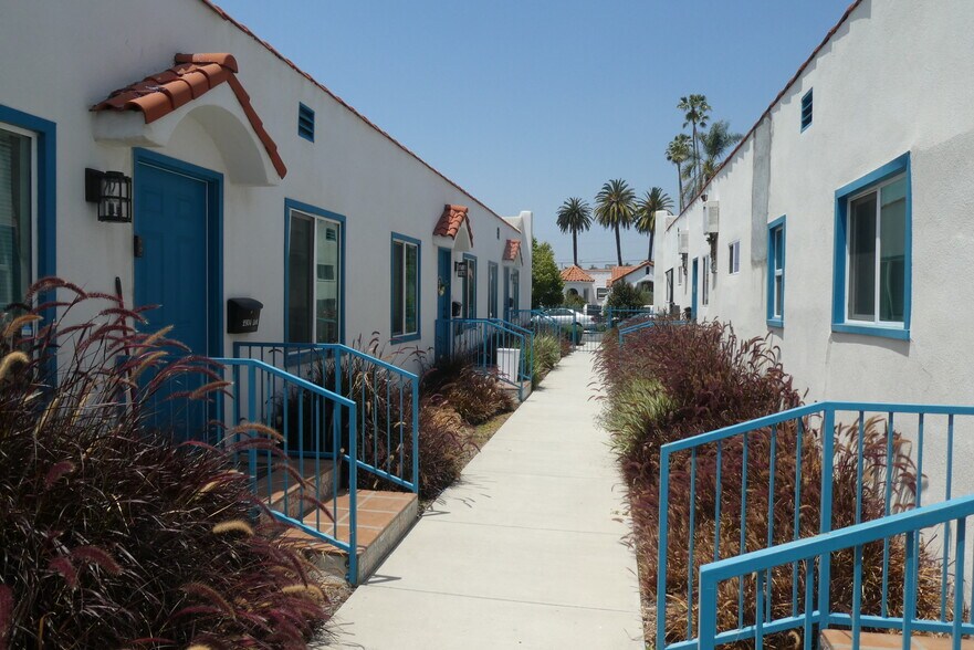 More Photos Of 2902 Hillcrest Dr, Los Angeles Apartments For Sale