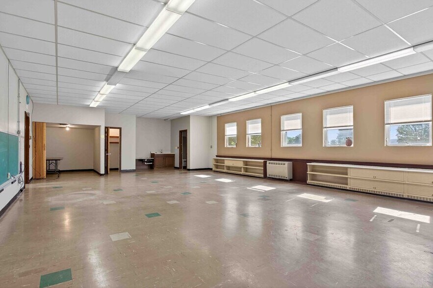 More Photos Of 301 E Main St, Knoxville Office For Lease