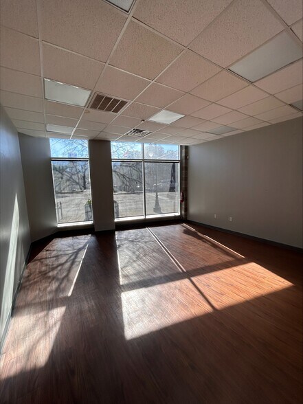 More Photos Of 500 W Martin Luther King Blvd, Austin Office For Sale