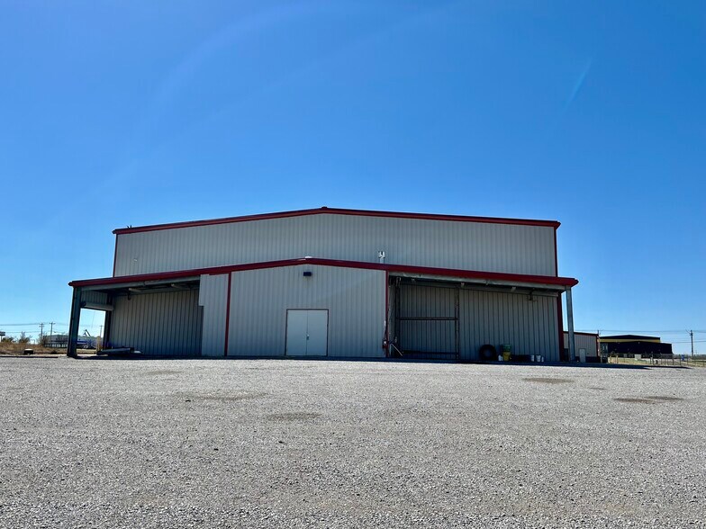 More Photos Of 220 N Sara Rd, Oklahoma City Service For Lease