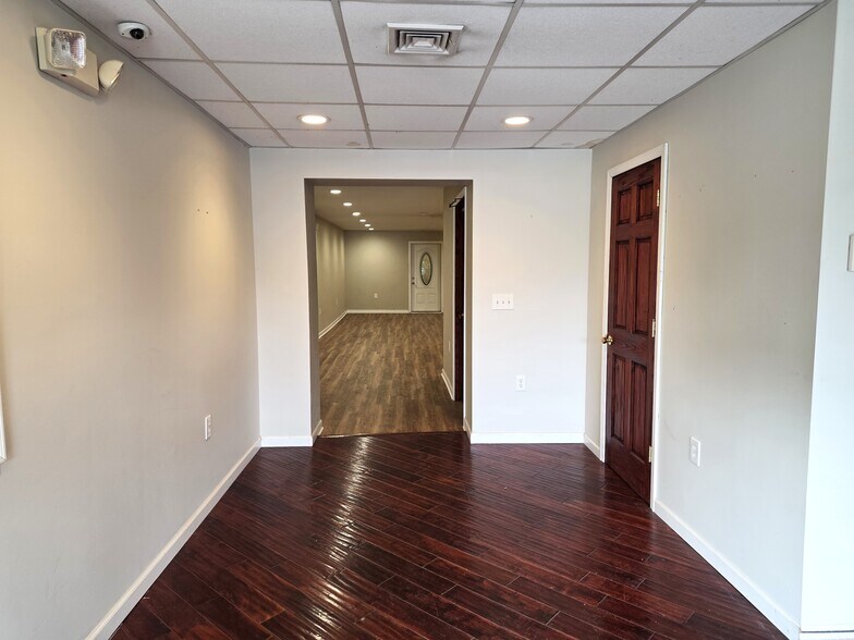 More Photos Of 140 Gravel Pike, Green Lane Industrial For Lease