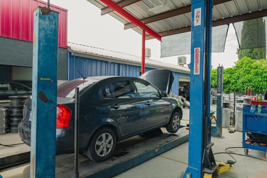 More Photos Of 6886 Santa Fe Dr, Winton Auto Repair For Sale