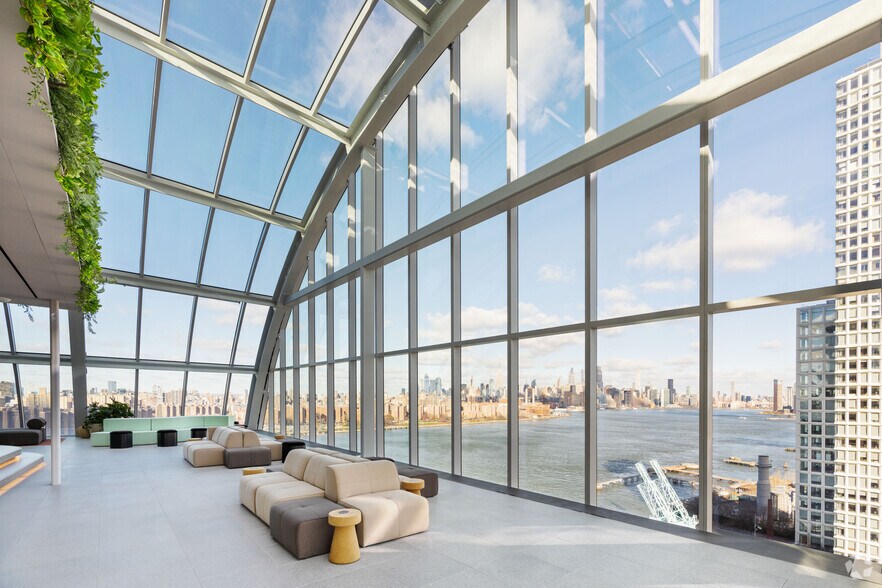 More Photos Of 300 Kent Ave, Brooklyn Office For Lease