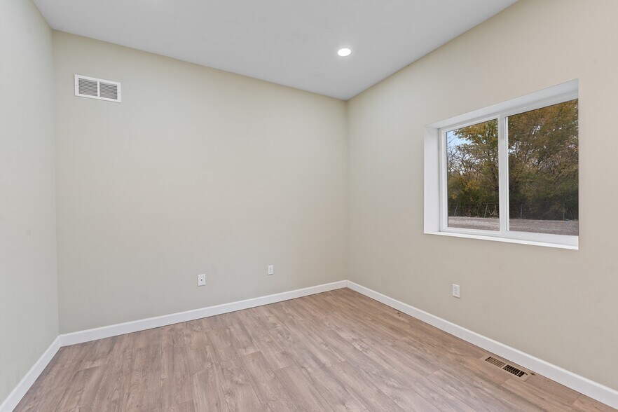 More Photos Of 22840 Canal Rd, Circleville Warehouse For Sale