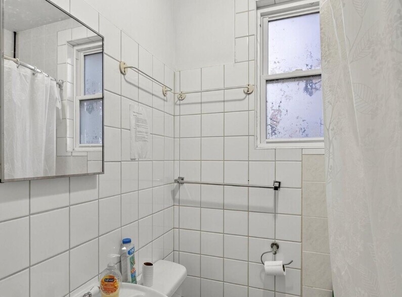 More Photos Of 271 Thomas St, Peterborough Apartments For Sale