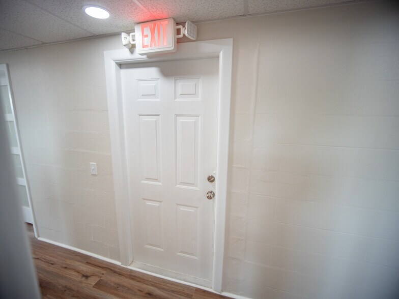 More Photos Of 110-112 Irvin Ave SW, Live Oak Medical For Sale