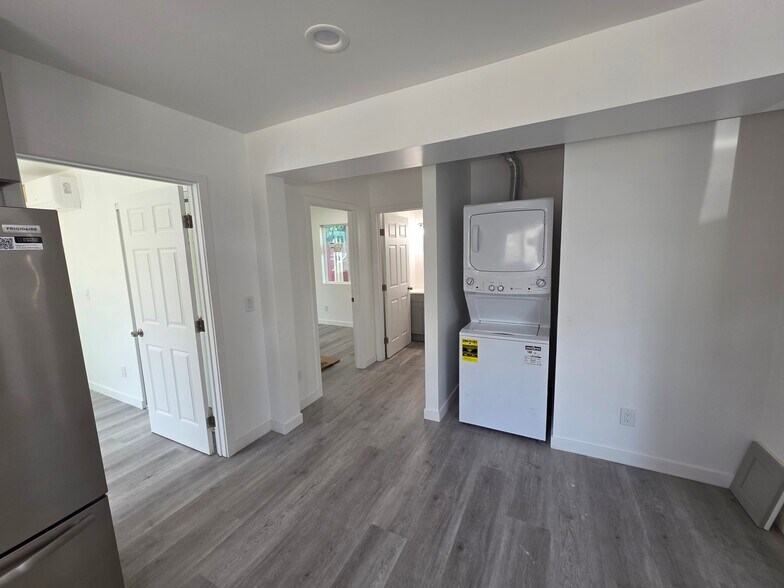 More Photos Of 635 W 51st St, Los Angeles Multifamily For Sale