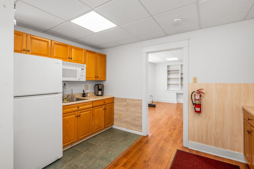 More Photos Of 3519 E Main St, Morgantown Office Residential For Lease