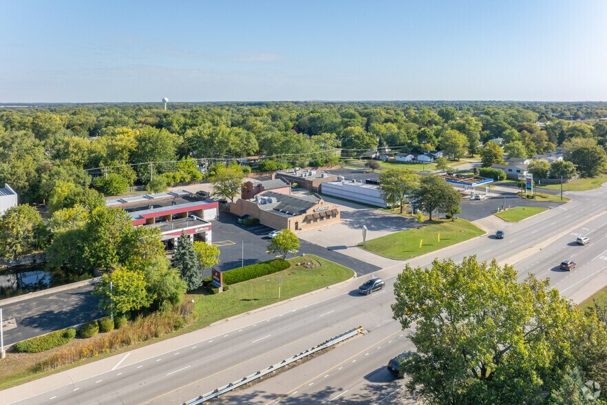 More Photos Of 7680 Grand Ave, Gurnee Restaurant For Sale