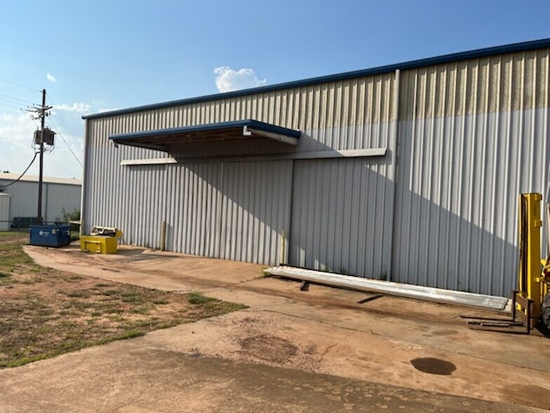 More Photos Of 1205 E Coke Rd, Winnsboro Manufacturing For Sale