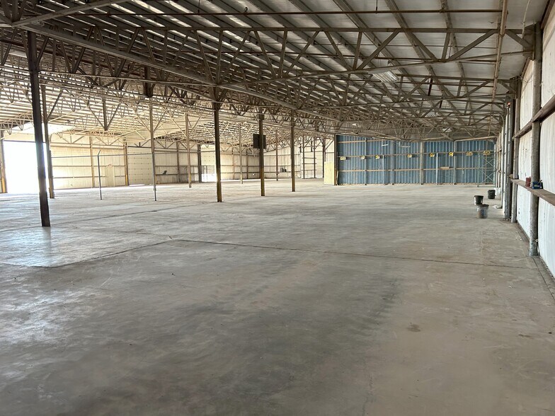 More Photos Of 2086 Oil Mill Rd, Pecos Warehouse For Lease