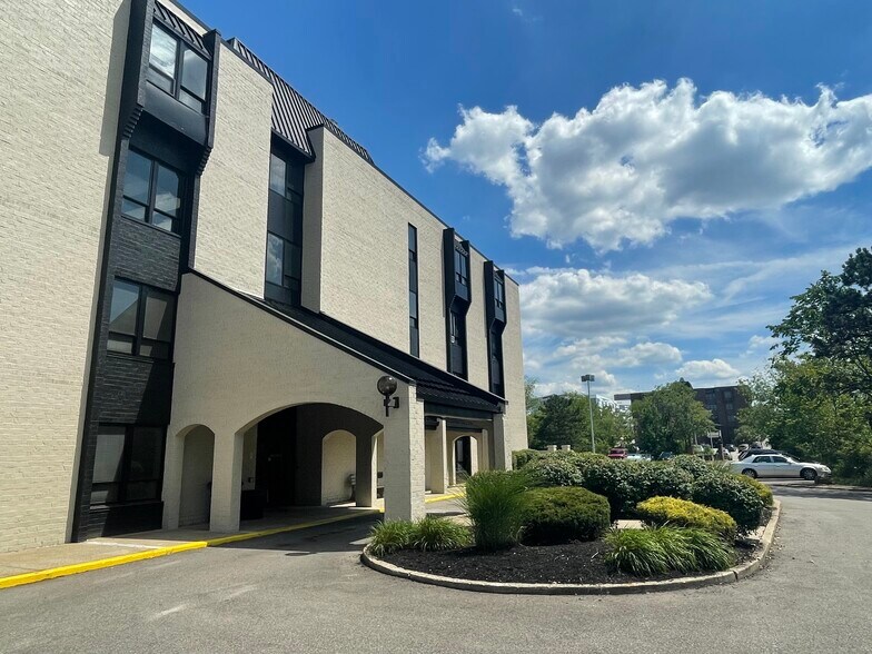 More Photos Of 18660 E Bagley Rd, Middleburg Heights Unknown For Lease