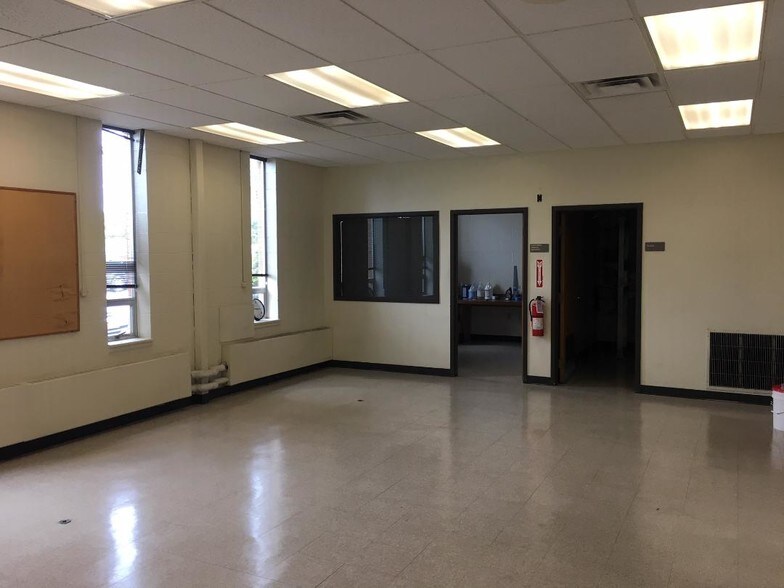 More Photos Of 364 Industrial Park Dr, Binghamton Truck Terminal For Lease