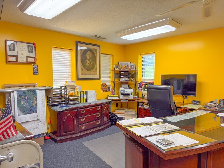 More Photos Of 2335 Columbia Hwy, Pulaski Office For Sale
