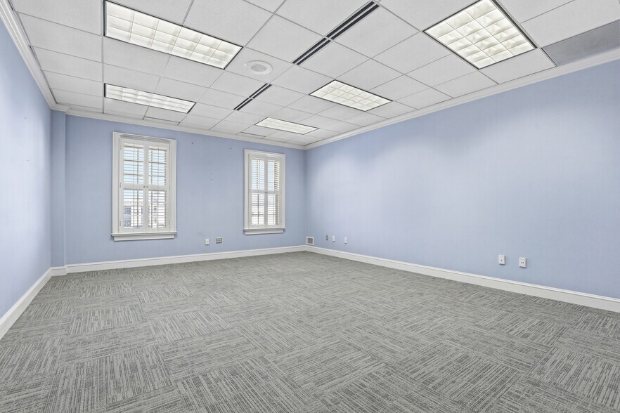 More Photos Of 201 W Main St, Laurens Medical For Lease