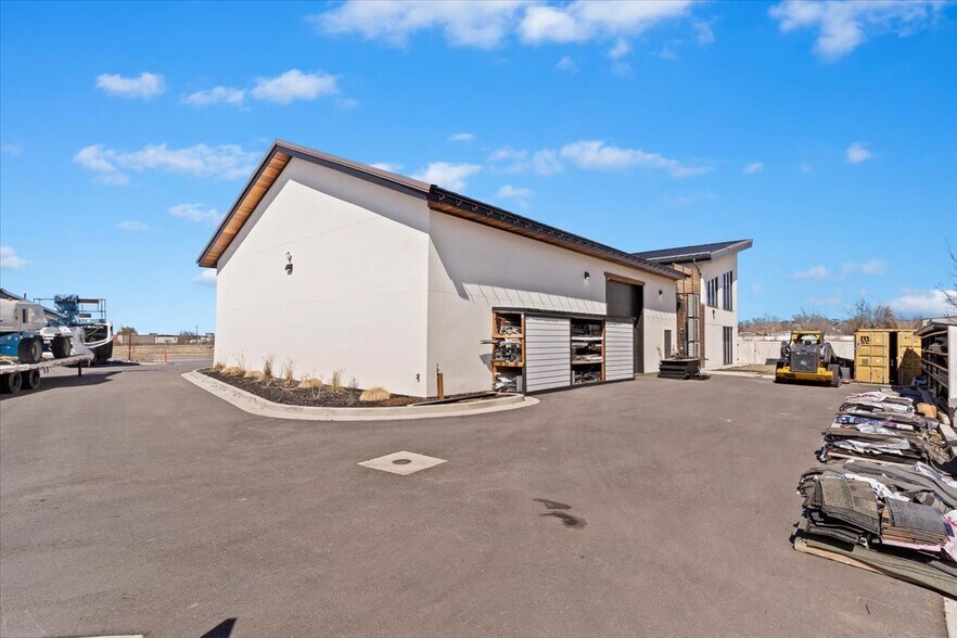 More Photos Of 1042 3000 N, Layton Office For Sale