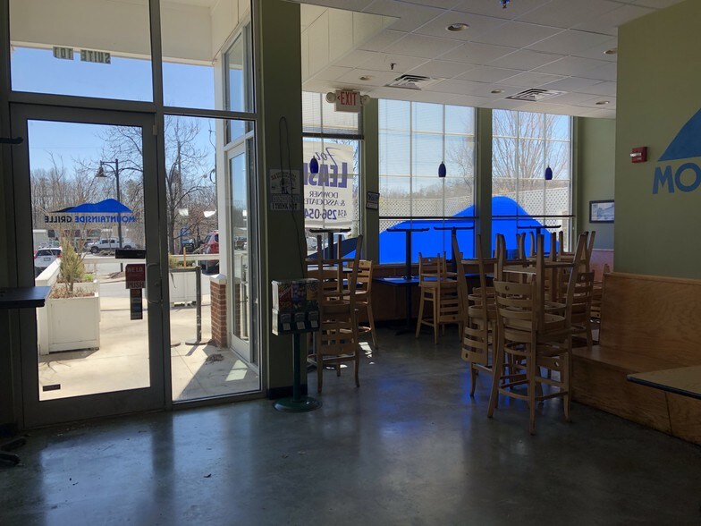 More Photos Of 375 Four Leaf Ln, Charlottesville Office For Lease