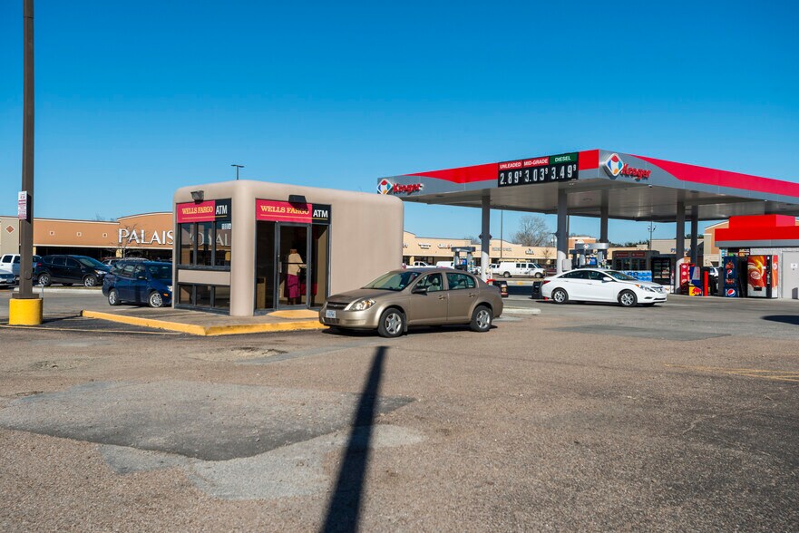 More Photos Of 1800 N Velasco St, Angleton Unknown For Lease