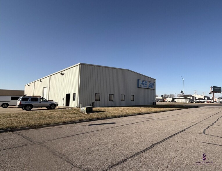 Primary Photo Of 5021 N 57th St, Lincoln Warehouse For Lease