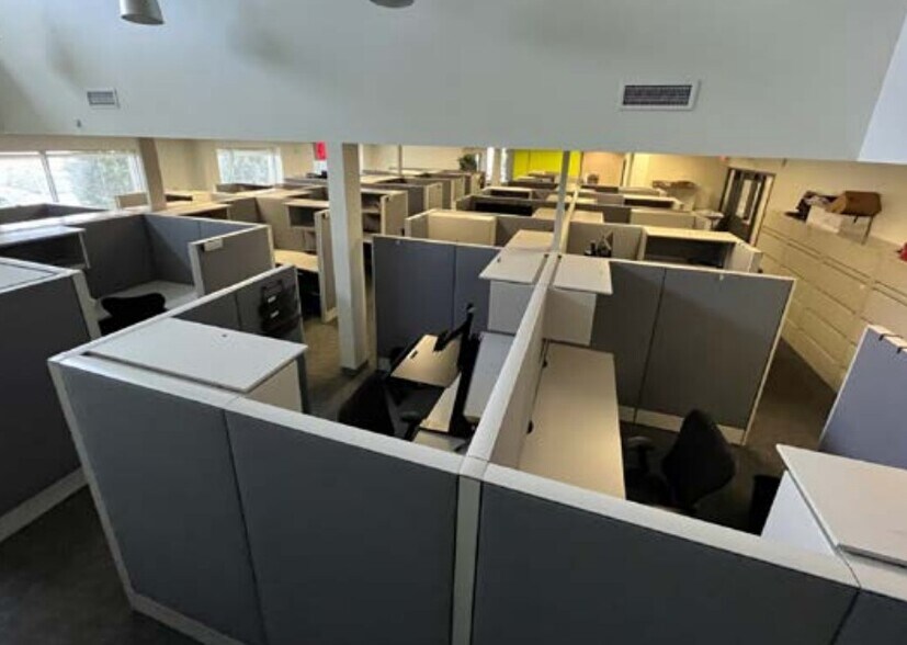 More Photos Of 2401 Grimm St, Madison Industrial For Sale