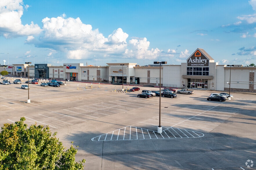 More Photos Of 17711 SH 249, Houston Unknown For Lease