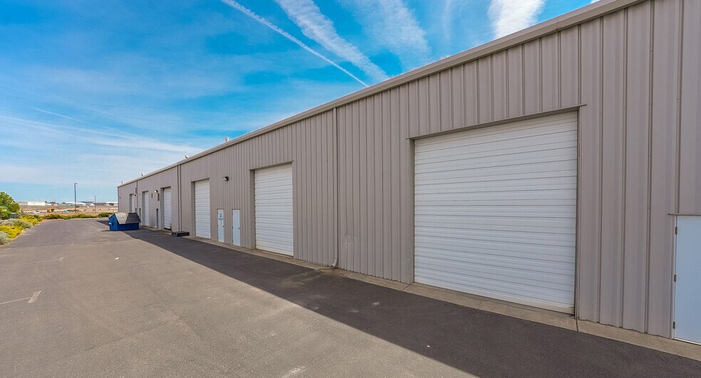 More Photos Of 217 Pumice Ave, Redmond Industrial For Sale
