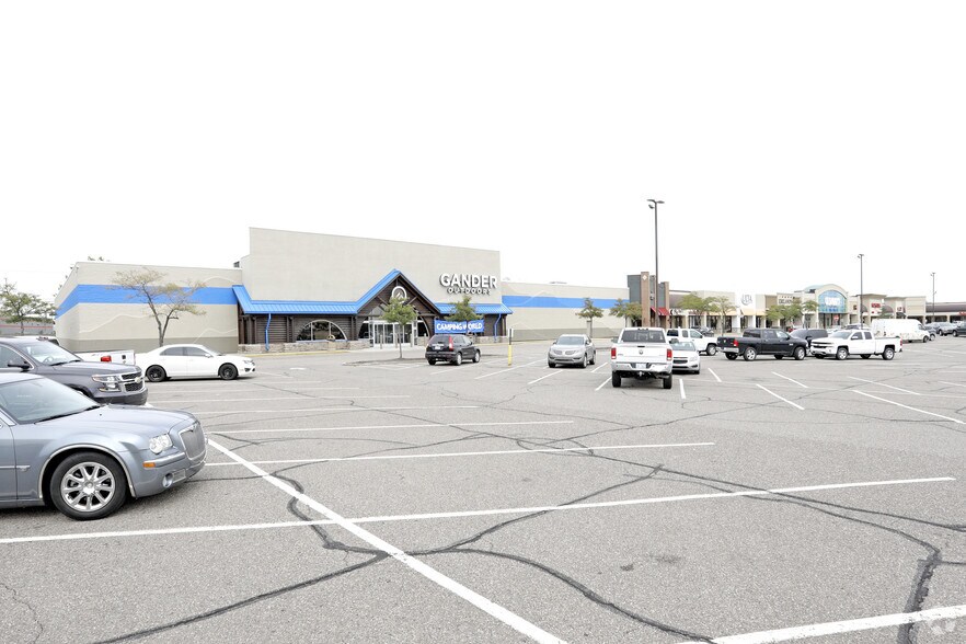 More Photos Of 13821-13995 Hall Rd, Shelby Township Storefront For Lease