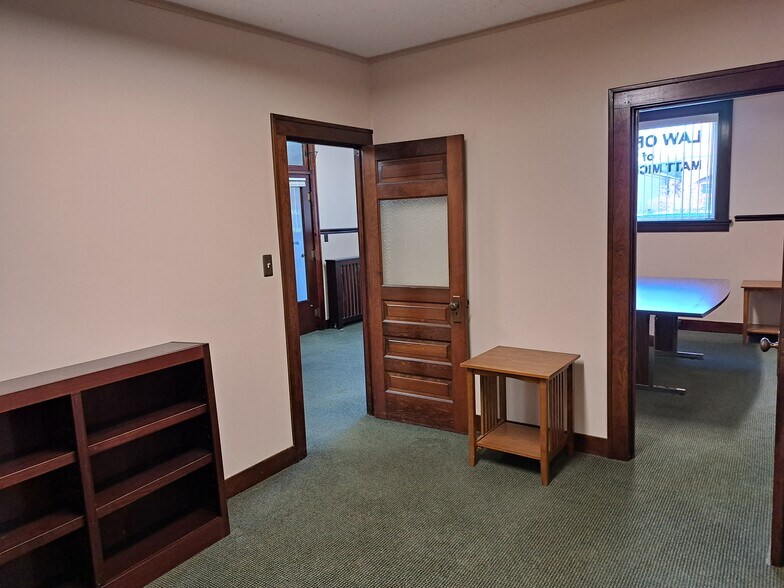 More Photos Of 136 E Grand River Ave, Brighton Office For Lease