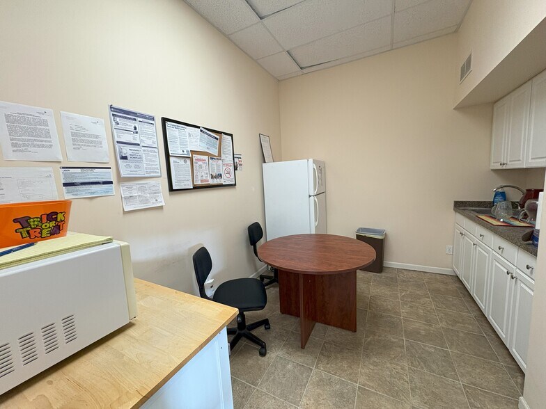 More Photos Of 4440 N Prospect Ave, Peoria Heights Office For Lease