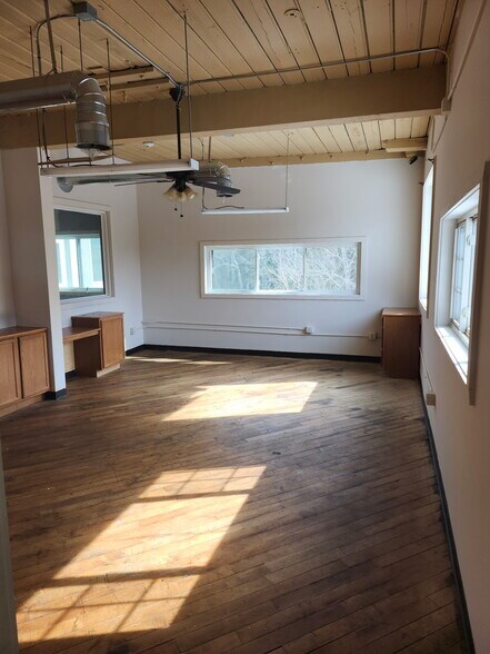 More Photos Of 1548 Burden Lake Rd, Averill Park Warehouse For Lease